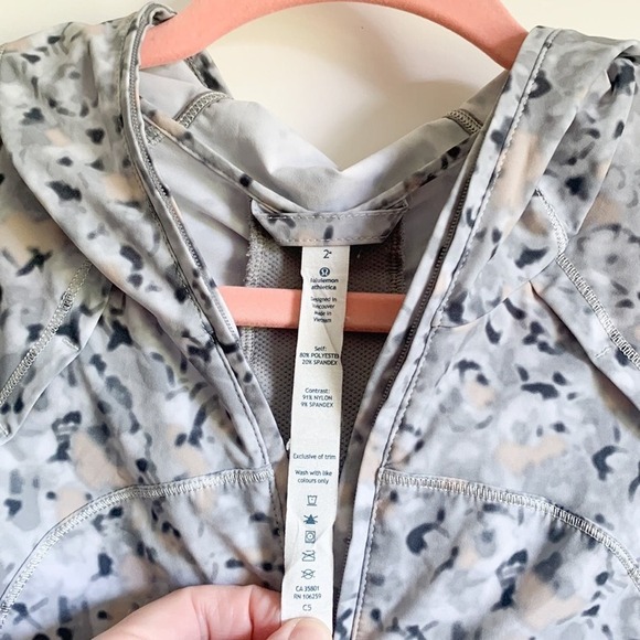 Lululemon Lightened Up Pullover Not So Petite Fleur Silver Spoon Ambient Grey - Picture 14 of 16